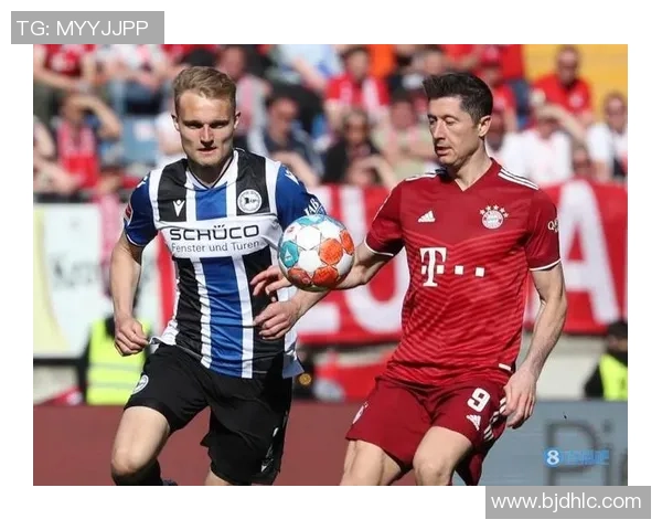 莱万重返安联球场引发拜仁球迷愤怒声讨称其忘恩负义